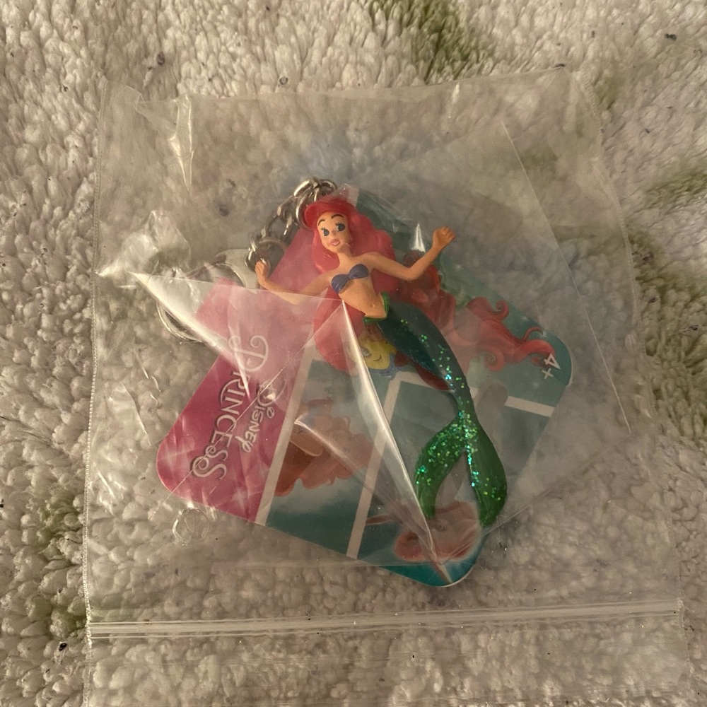 NWT Ariel Mermaid Disney Princess Keychain.